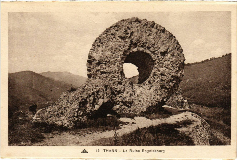 Carte postale ancienne Thann - La Ruine Engelsbourg à Thann
