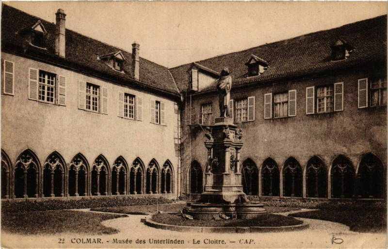 Carte postale ancienne Colmar - Musée des Unterlinden - Le Cloitre à Colmar