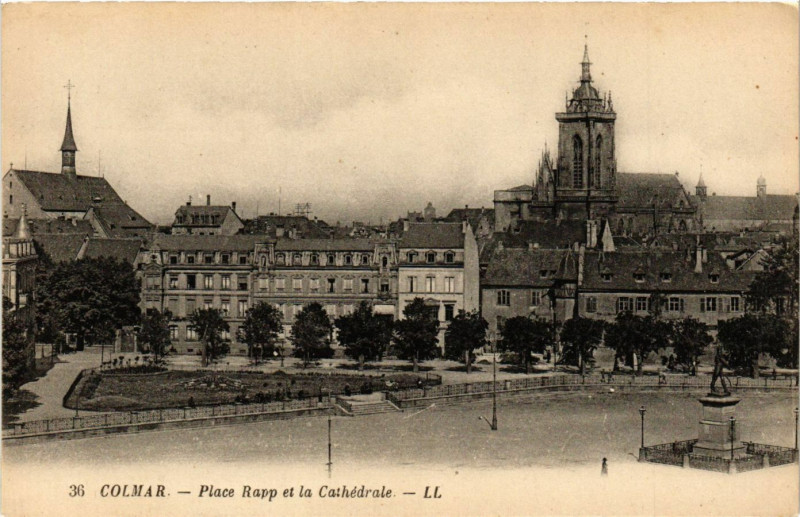 Carte postale ancienne Colmar - Place Rapp et la Cathédrale à Colmar