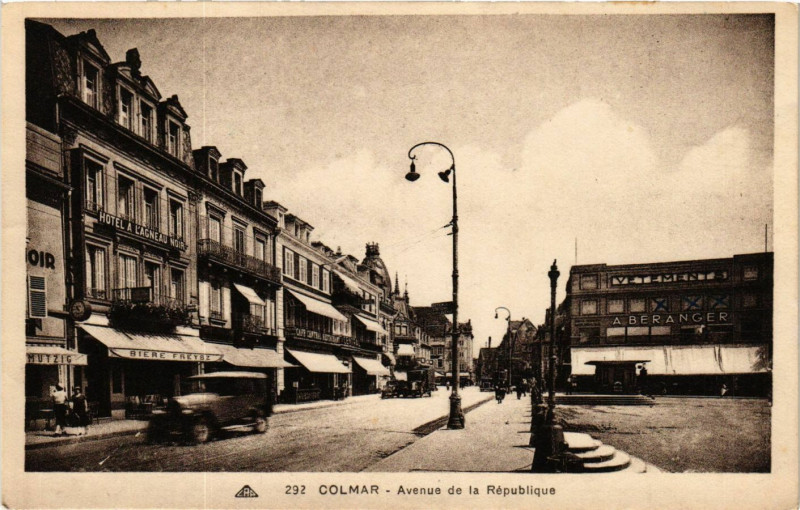 Carte postale ancienne Colmar - Avenue de la République à Colmar