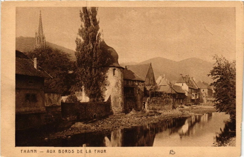 Carte postale ancienne Thann - Aux Bords de la Thur à Thann