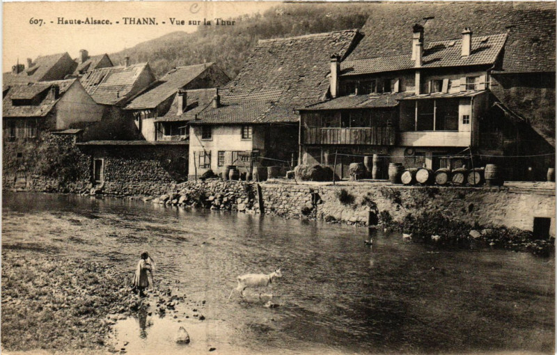 Carte postale ancienne Thann - Vue sur la Thur à Thann