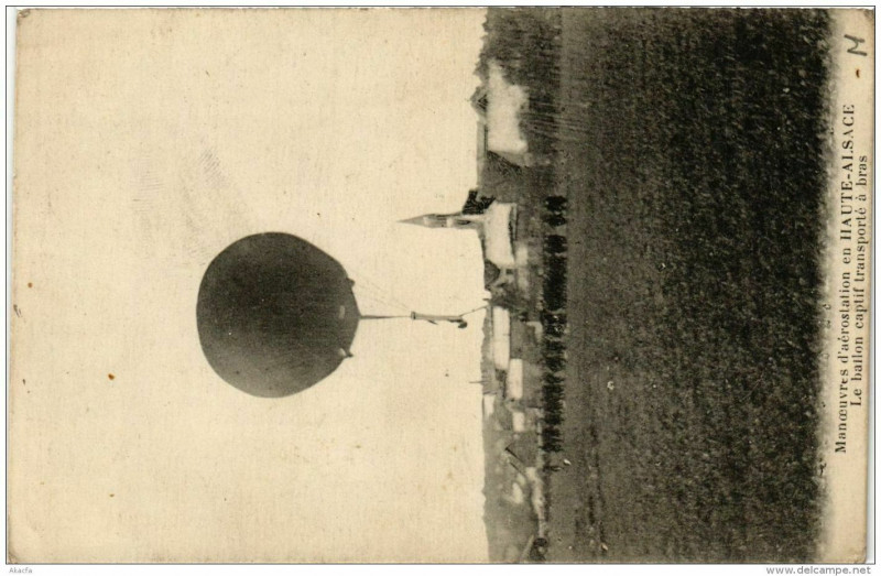 Carte postale ancienne Le ballon captif transporté a bras