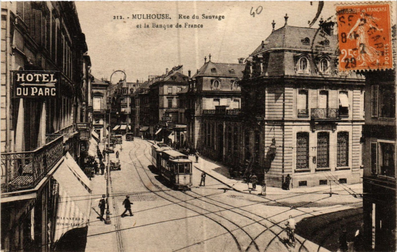 Carte postale ancienne Mulhouse - Rue du Sauvage et la Banque de France à Mulhouse