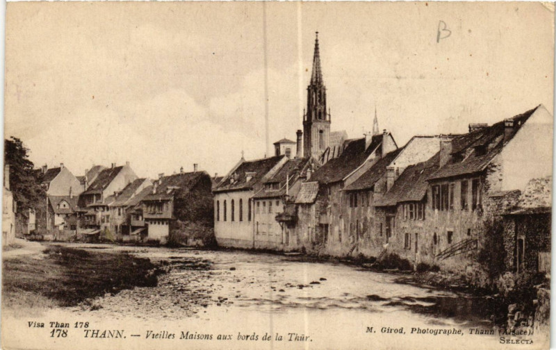 Carte postale ancienne Thann - Vieilles Maisons aux bords e la Thur à Thann
