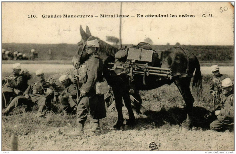 Carte postale ancienne Grandes Manoeuvres Mitrailleuse En attendant les ordres