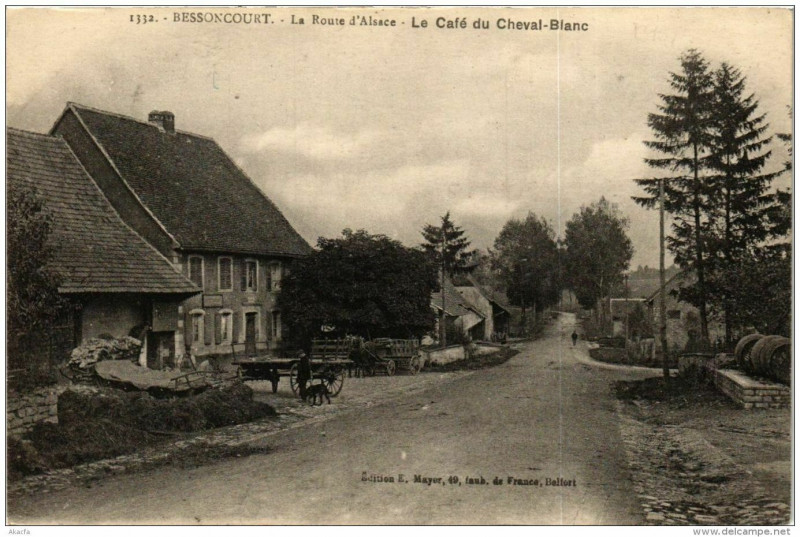 Carte postale ancienne Bessoncourt La Route d'Alsace à Bessoncourt