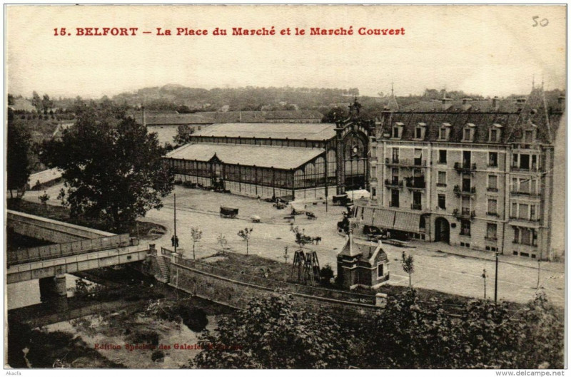 Carte postale ancienne Belfort La Place du Marché et le Marché Couvert à Belfort