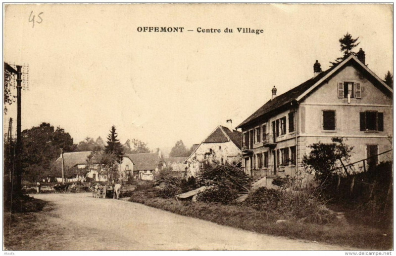 Carte postale ancienne Offemont Centre du Village à Offemont