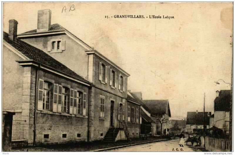 Carte postale ancienne Grandvillars L'Ecole Laique à Grandvillars