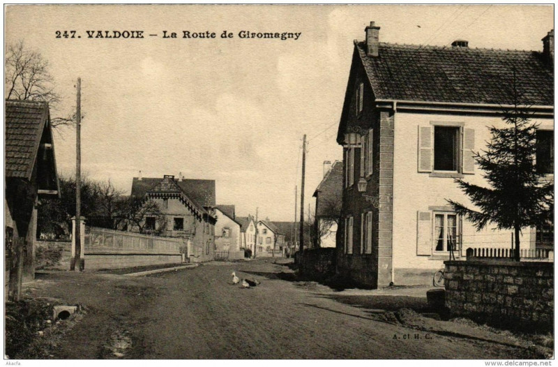 Carte postale ancienne Valdoie La Route de Giromagny à Giromagny