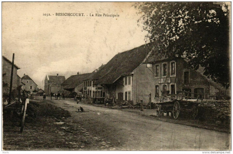 Carte postale ancienne Bessoncourt La Rue Principale à Bessoncourt