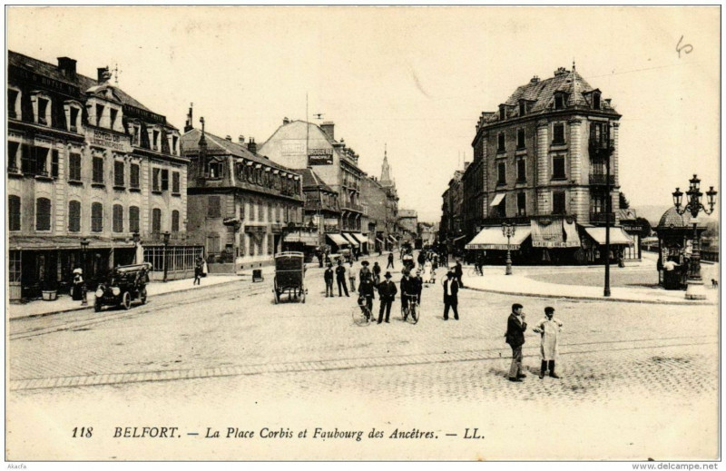 Carte postale ancienne Belfort La Place Corbis et Faubourg des Ancétres à Belfort