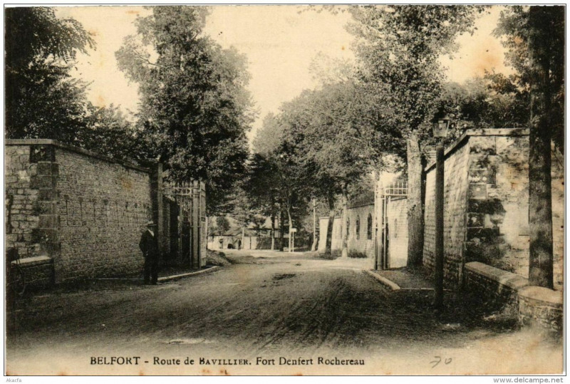 Carte postale ancienne Belfort Route de Bavillier Fort Denfert Rochereau à Belfort