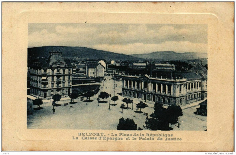 Carte postale ancienne Belfort La Place de la Republique La Caisse d'Epargne à Belfort