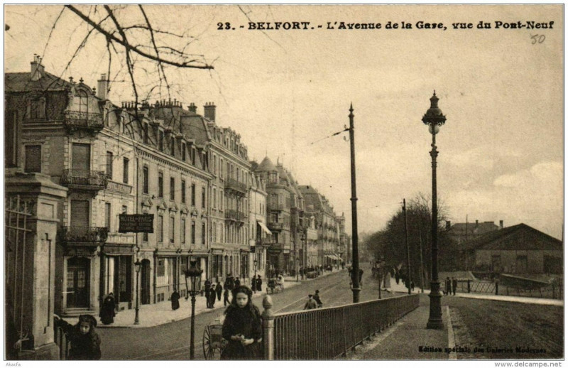 Carte postale ancienne Belfort L'Avenue de la Gare vue du Pont-Neuf à Belfort