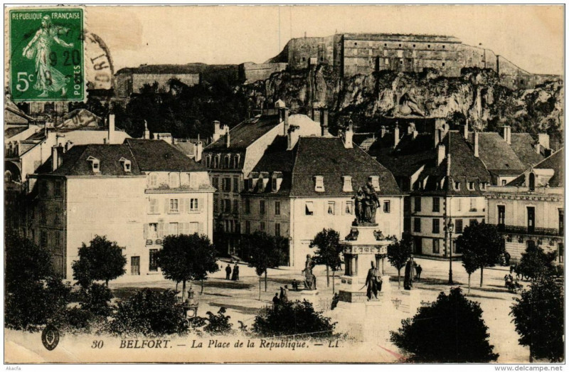Carte postale ancienne Belfort La Place de la Republique à Belfort