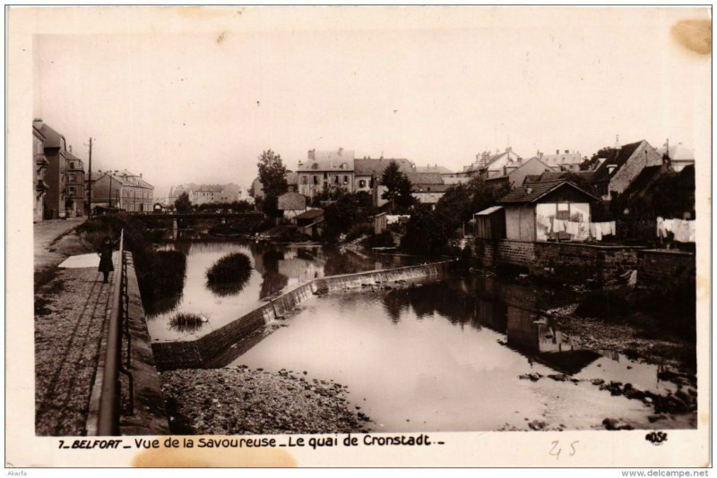 Carte postale ancienne Belfort Vue de la Savoureuse Le quai de Cronstadt à Belfort