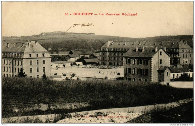 Carte postale ancienne Belfort La Caserne Béchaud à Belfort