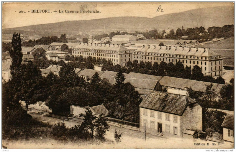 Carte postale ancienne Belfort La Caserne Friederichs à Belfort