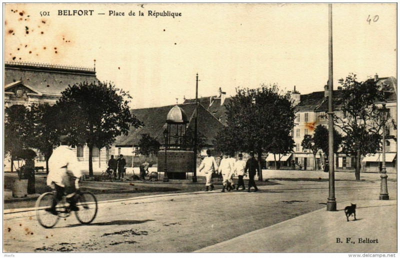 Carte postale ancienne Belfort Place de la Republique à Belfort