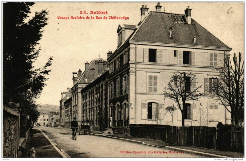 Carte postale ancienne Belfort Groupe scolaire de la Rue de Chateaudun à Belfort