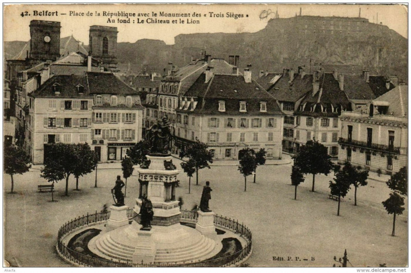 Carte postale ancienne Belfort Place de la Republique à Belfort