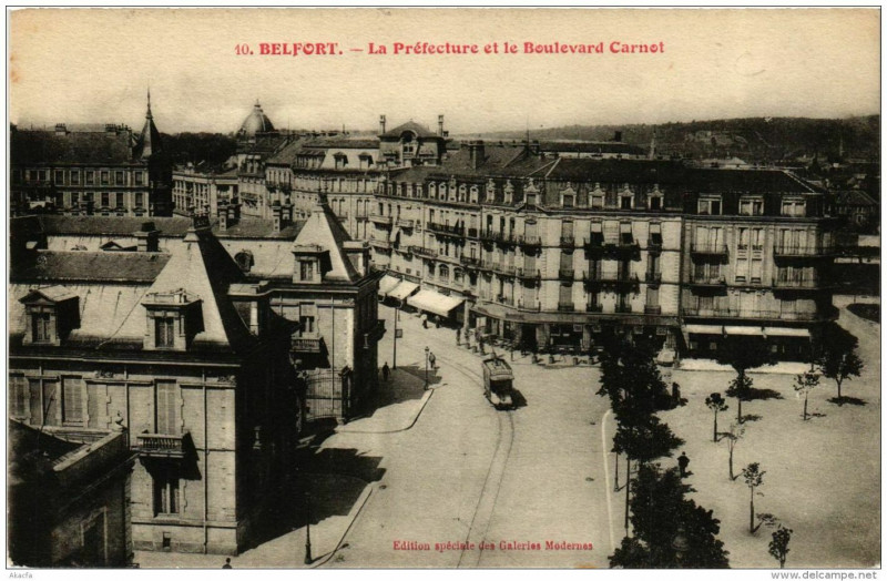 Carte postale ancienne Belfort La Préfecture et le Boulevard Carnot à Belfort