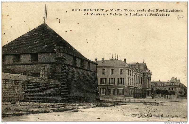 Carte postale ancienne Belfort Vieille Tour reste des Fortifications de Vauban à Belfort