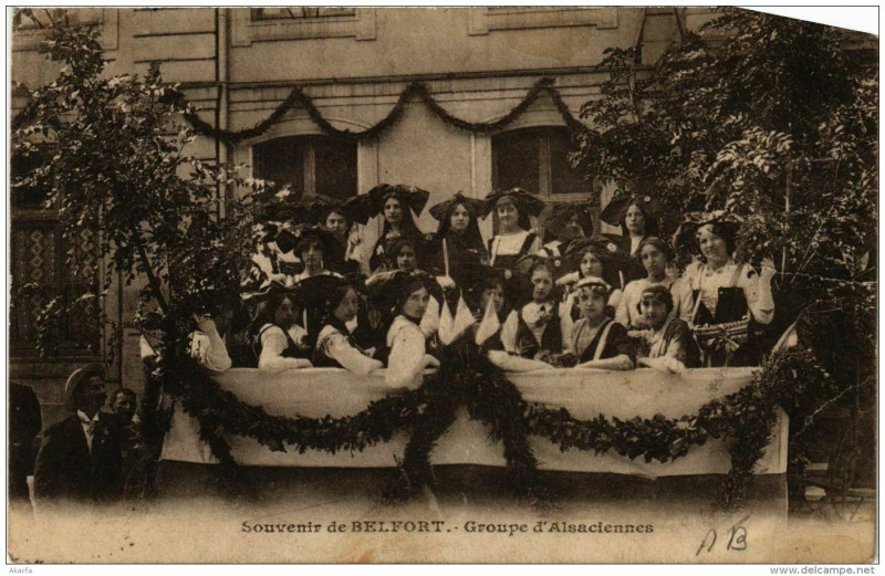 Carte postale ancienne Belfort Souvenir Groupe d'Alsaciennes à Belfort