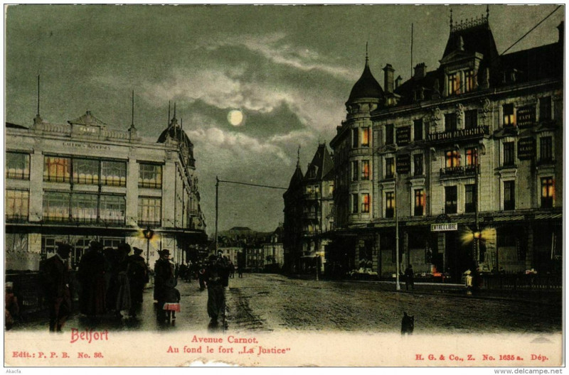 Carte postale ancienne Belfort Avenue Carnot Au fond le fort La Justice à Belfort