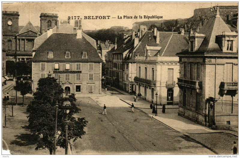 Carte postale ancienne Belfort La Place de la Republique à Belfort