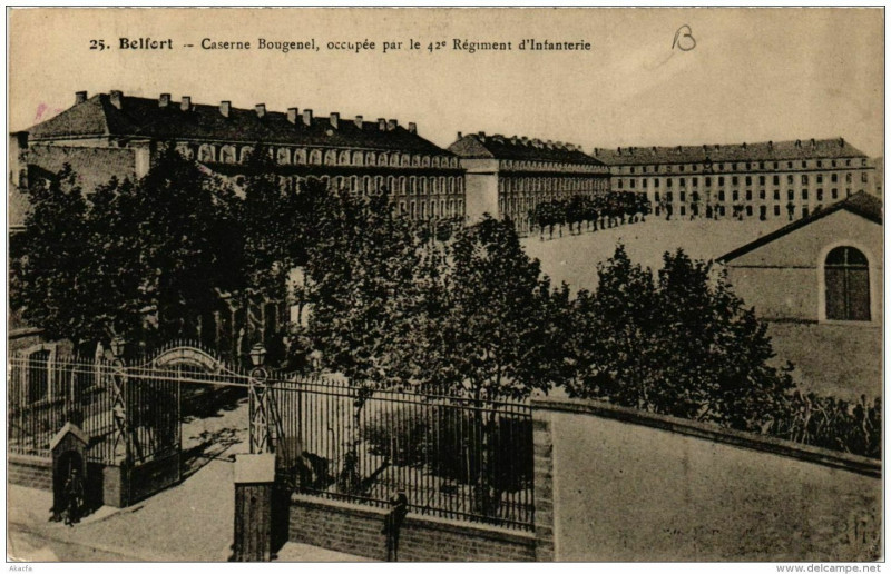 Carte postale ancienne Belfort Caserne Bougenel à Belfort