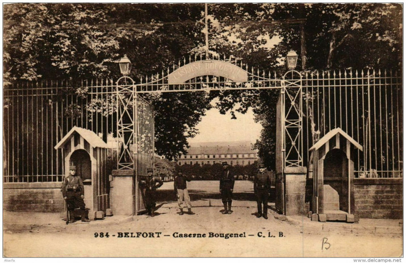 Carte postale ancienne Belfort Caserne Bougenel à Belfort