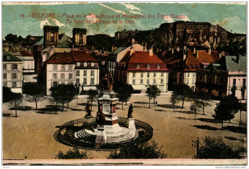 Carte postale ancienne Belfort Place de la Republique et Monument des Trois-Sieges à Belfort