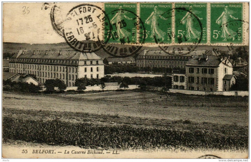 Carte postale ancienne Belfort La Caserne Béchaud à Belfort
