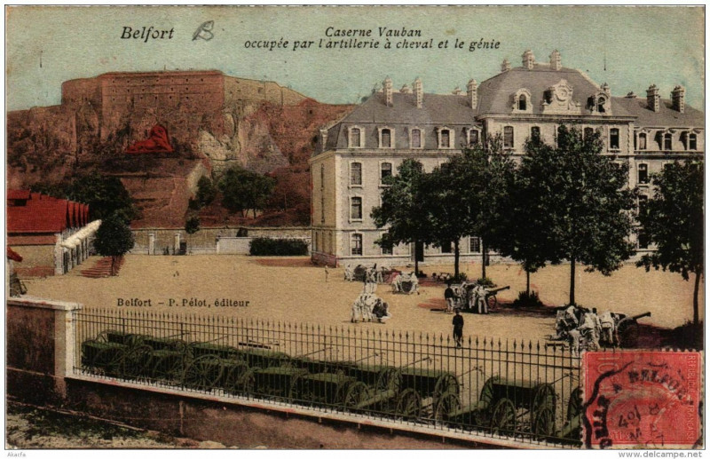Carte postale ancienne Belfort Caserne Vauban occupée par l'artillerie a cheval France à Belfort