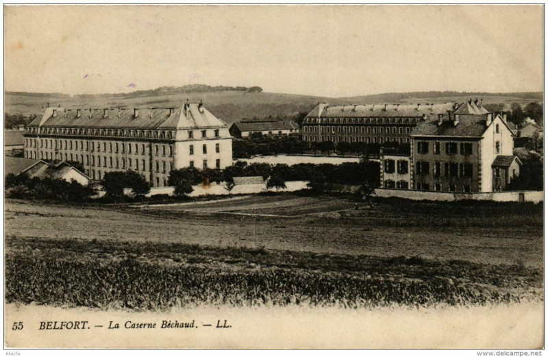 Carte postale ancienne Belfort La Caserne Béchaud à Belfort