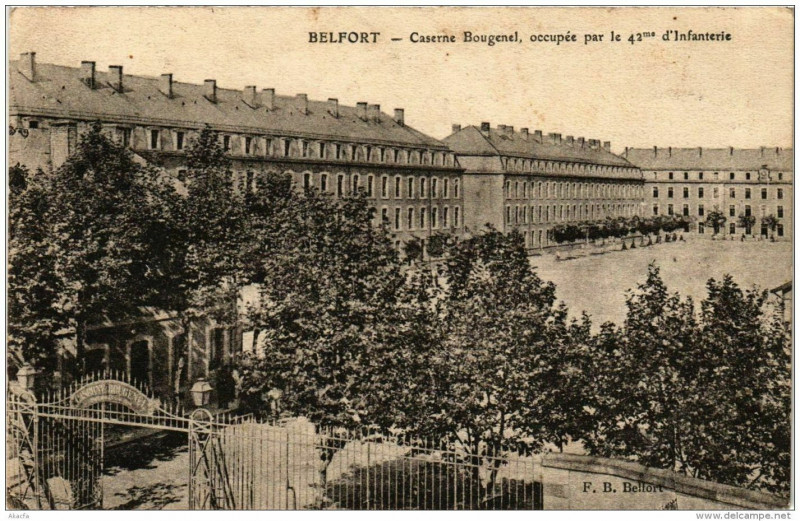 Carte postale ancienne Belfort Caserne Bougenel à Belfort