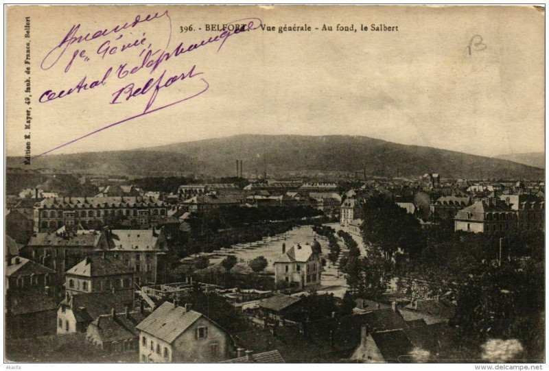 Carte postale ancienne Belfort Vue generale Au fond le Salbert à Belfort