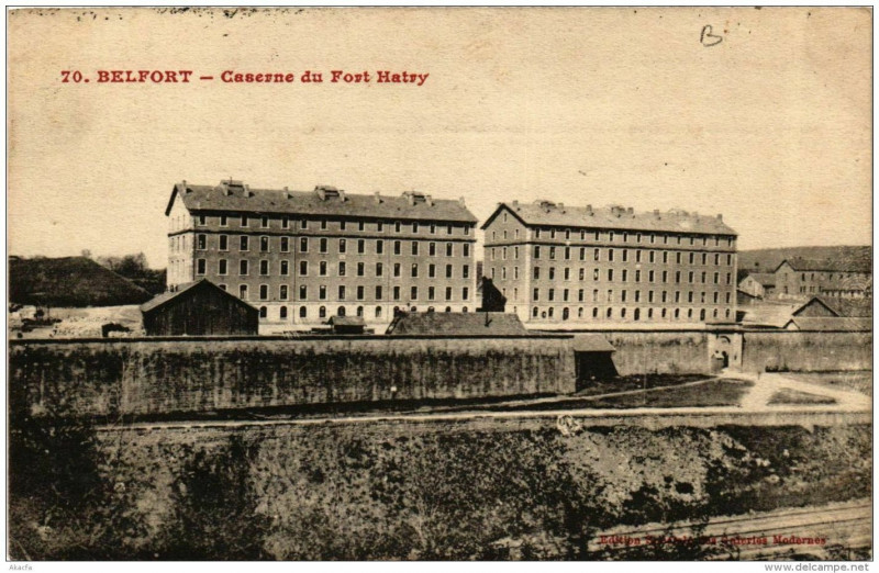 Carte postale ancienne Belfort Caserne du Fort Hatry à Belfort