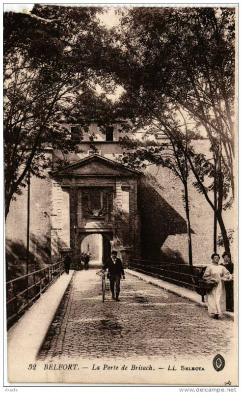 Carte postale ancienne Belfort La Porte de Brisach à Belfort