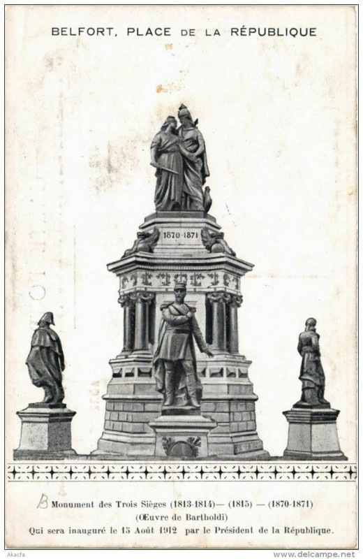 Carte postale ancienne Belfort Place de la Republique Mon. des Trois Sieges à Belfort