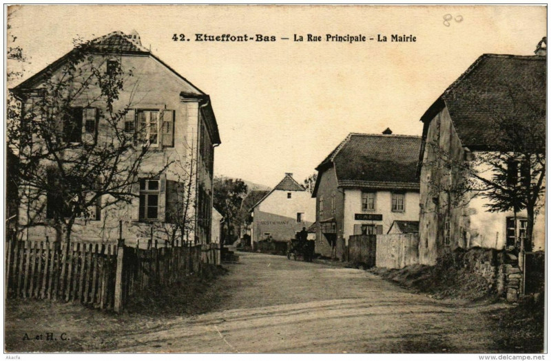 Carte postale ancienne Etueffont-Bas La Rue Principale La Mairie