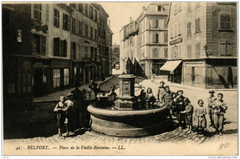 Carte postale ancienne Belfort Place de la Vieille Fontaine à Belfort