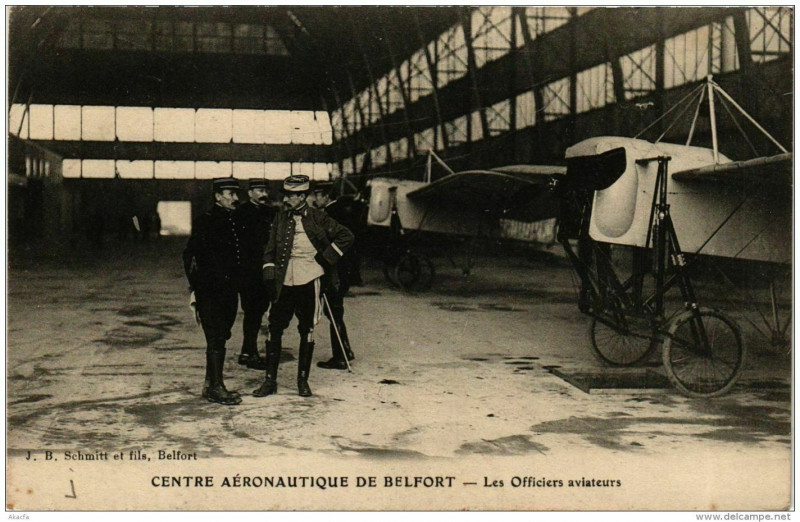 Carte postale ancienne Belfort Centre Aéronautique Les Officiers aviateurs à Belfort
