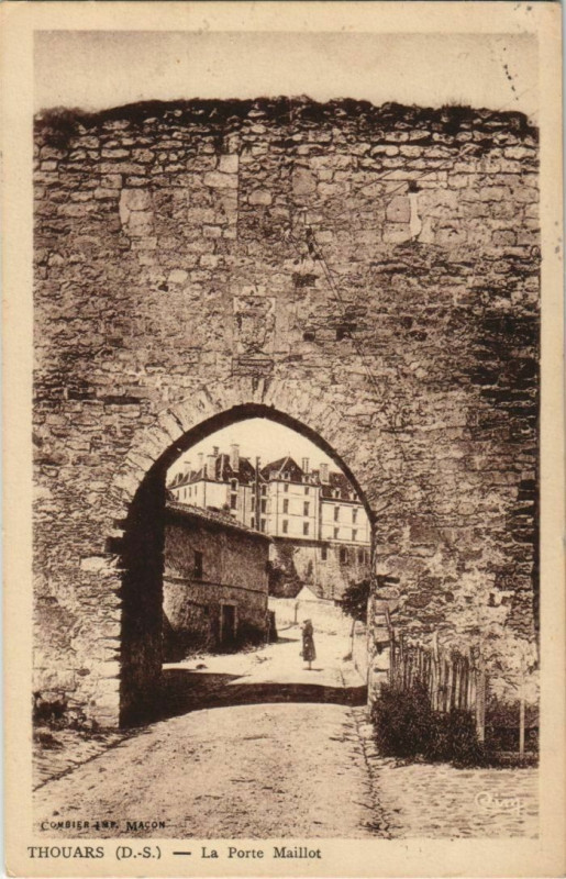 Carte postale ancienne Thouars La Porte Maillot à Thouars