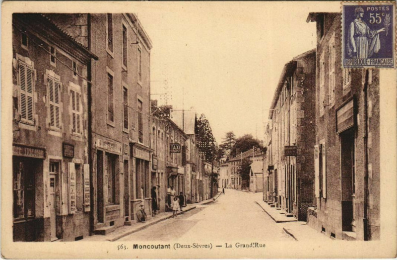 Carte postale ancienne Moncoutant La Grand'Rue