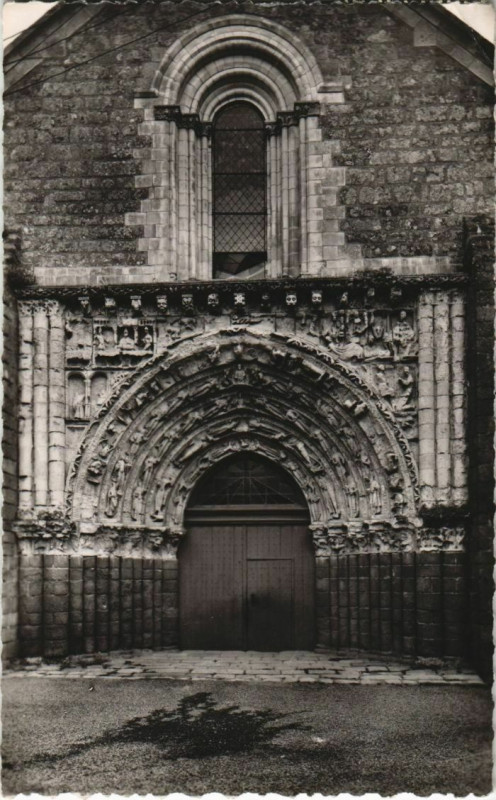 Carte postale ancienne Argenton-Chateau Facade de l'Eglise