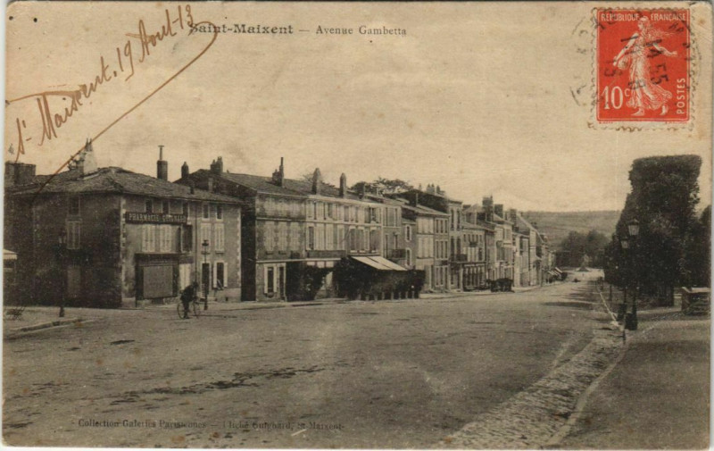 Carte postale ancienne Saint-Maixent-l'Ecole Avenue Gambetta